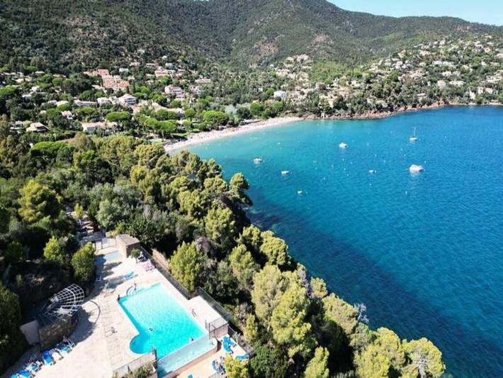 Gîte pour 5 personnes, avec jardin et piscine dans Pramousquier - 2