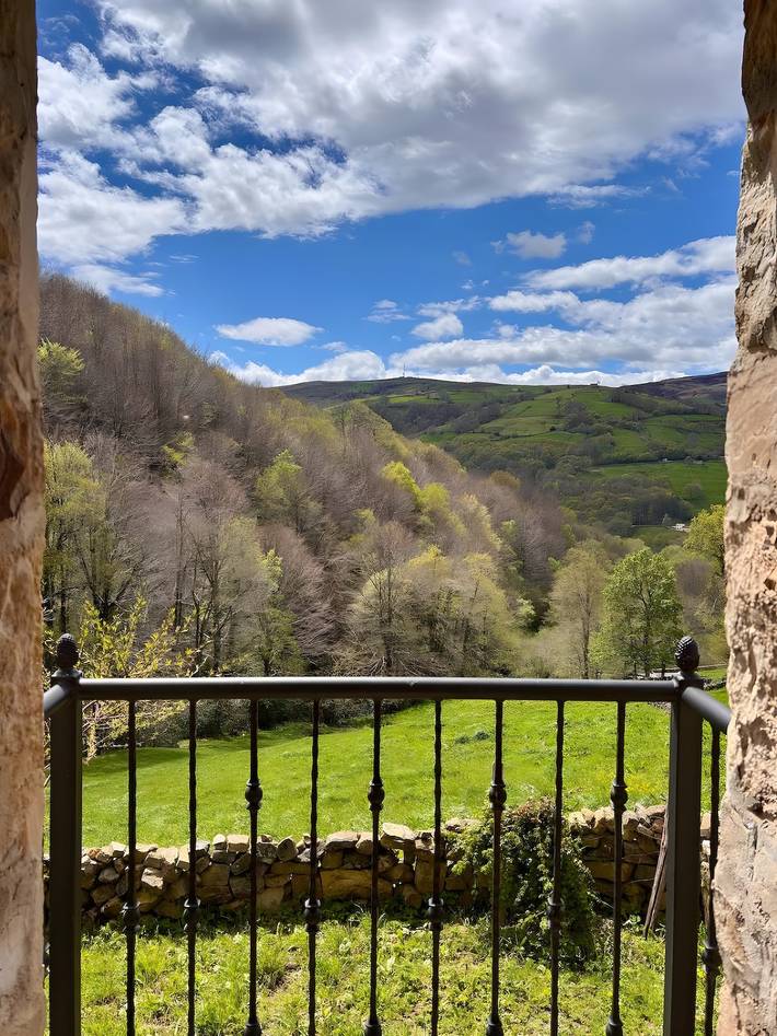 Cabaña pasiega Lo Macario in Luena (Angola), Cordillera Cantábrica