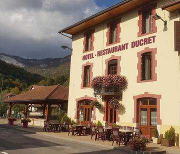 Hôtel pour 3 personnes, avec terrasse à Champfromier