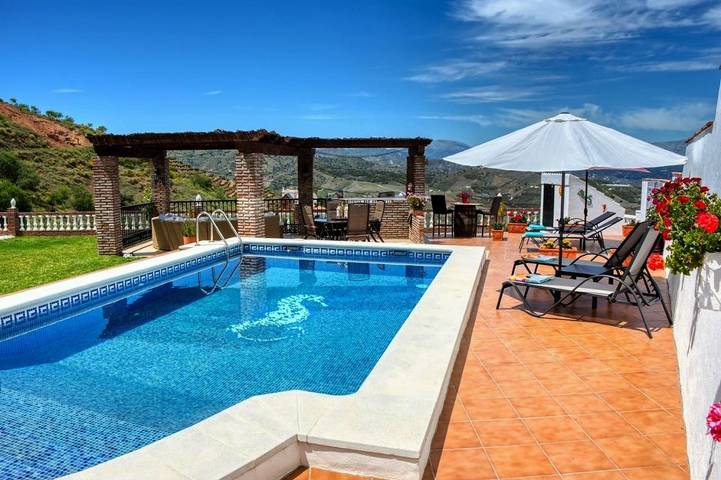 Chambre d’hôte pour 3 personnes, avec Terrasse ainsi que Jardin et Piscine à Torre del Mar