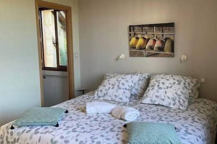 Location de vacances pour 2 personnes, avec piscine ainsi que terrasse et jardin à Sergeac - 4