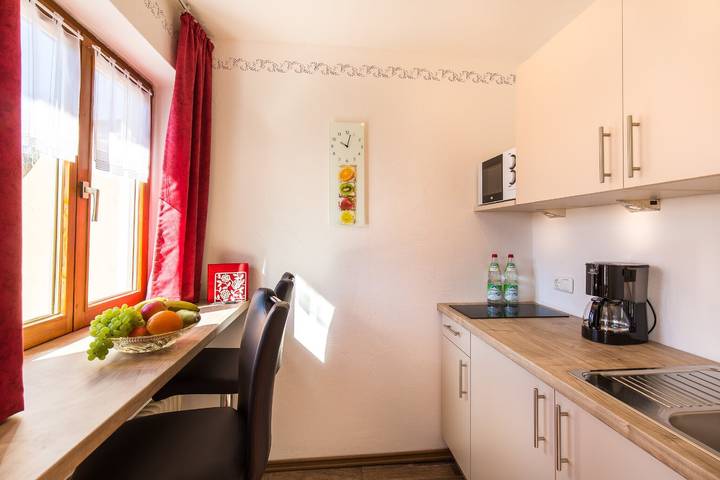 Ganzes Studio, Einzimmerapartment Gästehaus Wolfgang Taubensee mit Bergblick, Balkon und Wi-Fi in Ruhpolding, Bayerische Alpen