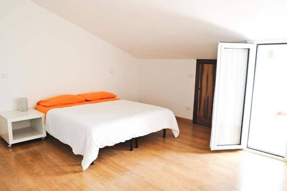 Appartamento intero, Delizioso appartamento mansardato in centro paese in Portoscuso, Provincia di Carbonia-Iglesias