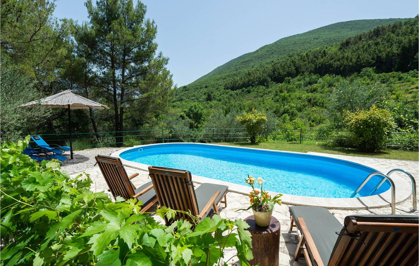 Gemütliche 2-Zimmer-Wohnung mit Pool und Terrasse in der Nähe des Flusses Cetina in Slime, Dalmatinisches Zagora