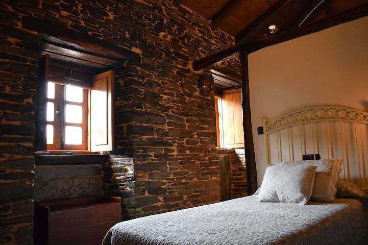 Casita para 2 con vistas a la montaña a pie de Camino de Santiago, Samos in Samos (Lugo), Reserva da Biosfera Ribeira Sacra e Serras do Oribio e Courel