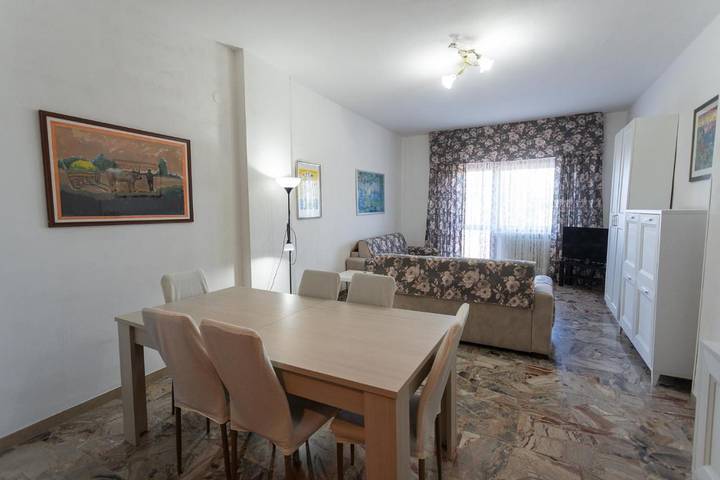 Ferienwohnung für 8 Personen, mit Ausblick und Balkon in Pescara - 2