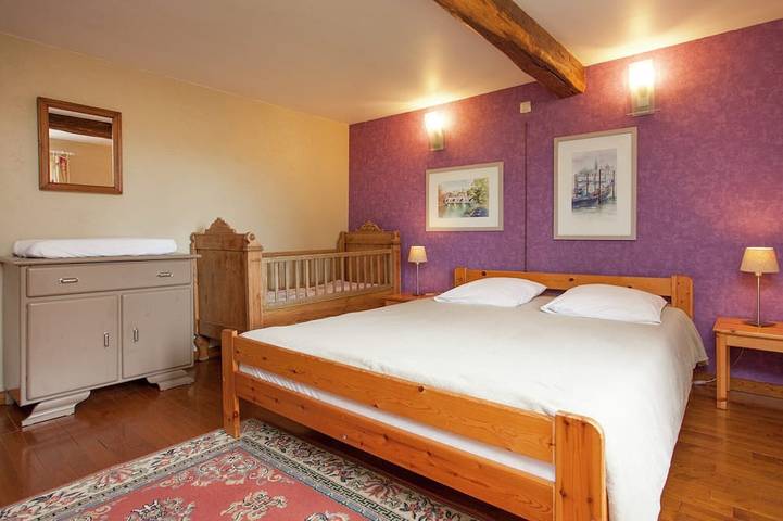 Location de vacances pour 9 personnes, avec jacuzzi ainsi que jardin et terrasse, animaux acceptés dans Humain - 2