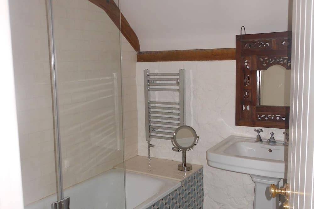 Grade Ii Listed Stone Barn within Dartmoor in Bovey Tracey, Dartmoor