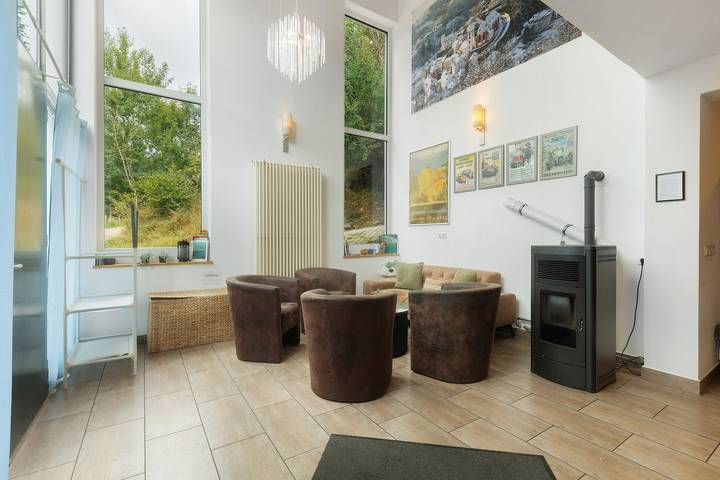 Casa vacanze 'Eifel Atrium' con terrazza privata e Wi-Fi in Zweifelscheid, Eifelkreis Bitburg-Prüm