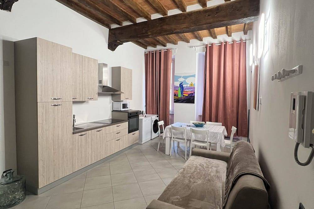 Appartamento intero, Accogliente bilocale con cucina completa nel centro storico in Piacenza, Provincia di Piacenza
