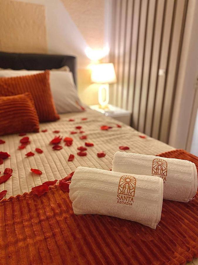 Casas e apartamentos de temporada para 2 pessoas, com jardim e piscina e ainda jacuzzi and balcão em Santo Amaro da Imperatriz