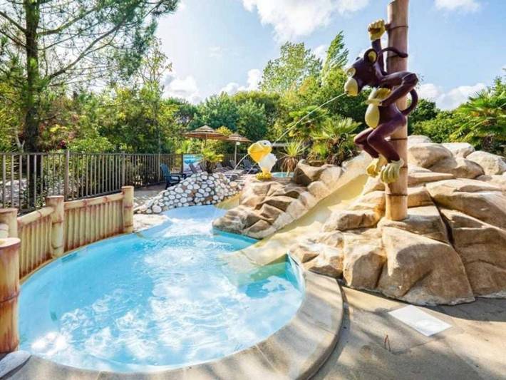 Camping pour 4 personnes, avec Piscine