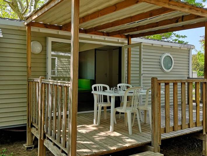 Mobil home pour 2 personnes, avec terrasse et piscine à Collias
