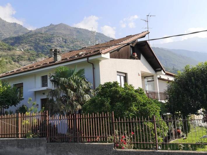 Gîte pour 7 personnes, avec Balcon et Terrasse ainsi que Jardin et Vue à Bussolin