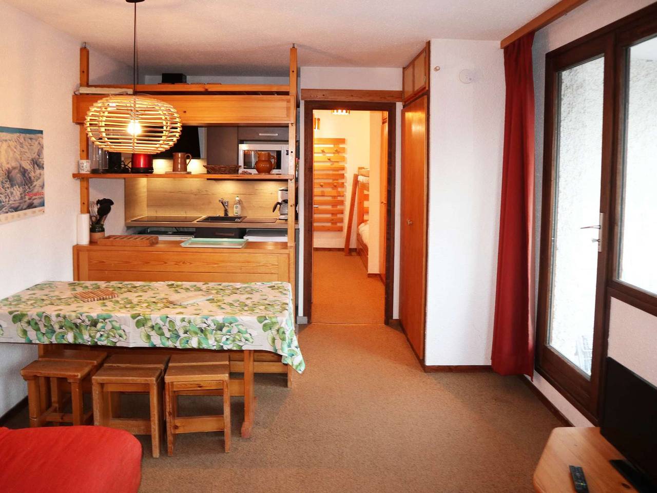 Entire apartment, Apartment for 6 people in Les Orres, direct access to slopes in Les Orres, Écrins National Park