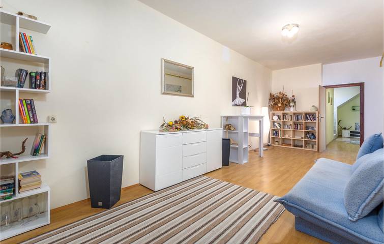 Appartement de vacances entier, Appartement confortable avec terrasse, parking et Wi-Fi - À 800 m de la plage ! in Punat, Krk