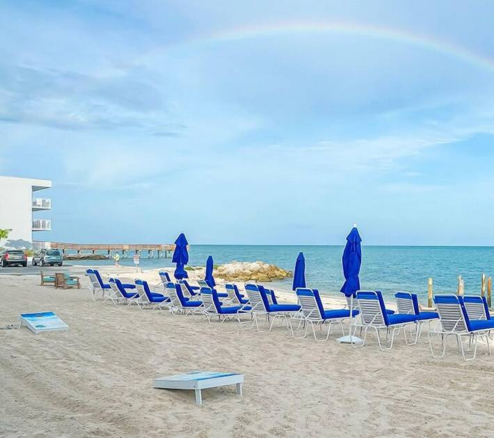 Vacation rental for 7 people, with hot tub and yard as well as pool in Key Colony Beach