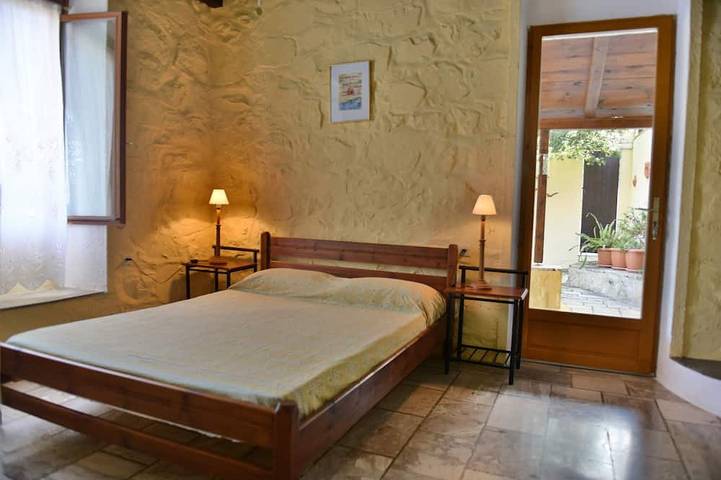 Location de vacances pour 6 personnes, avec jardin et terrasse, animaux acceptés à Hydra - 2