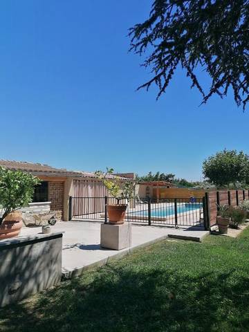 Gîte pour 4 personnes, avec jardin ainsi que piscine et vue à Barbentane
