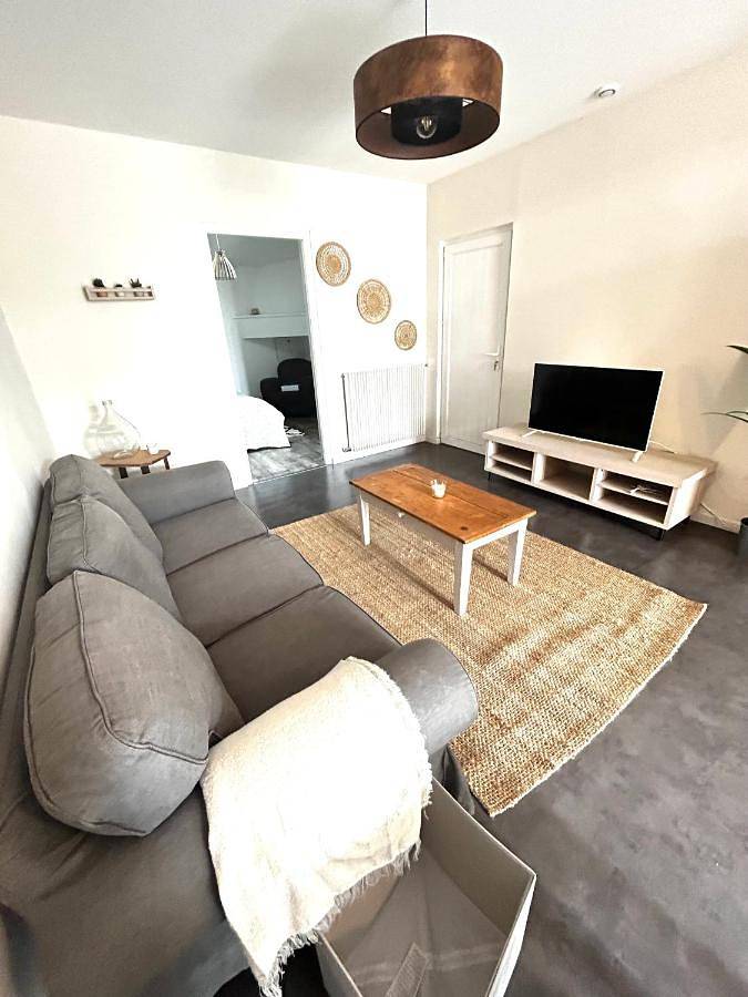 Gîte pour 2 personnes, avec terrasse ainsi que jardin et vue à Cézac - 3