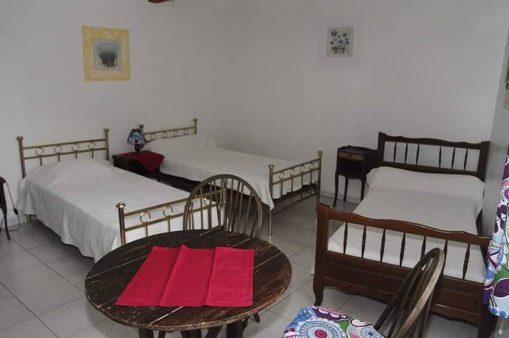 Gîte pour 7 personnes, avec jardin et terrasse à Arles - 2