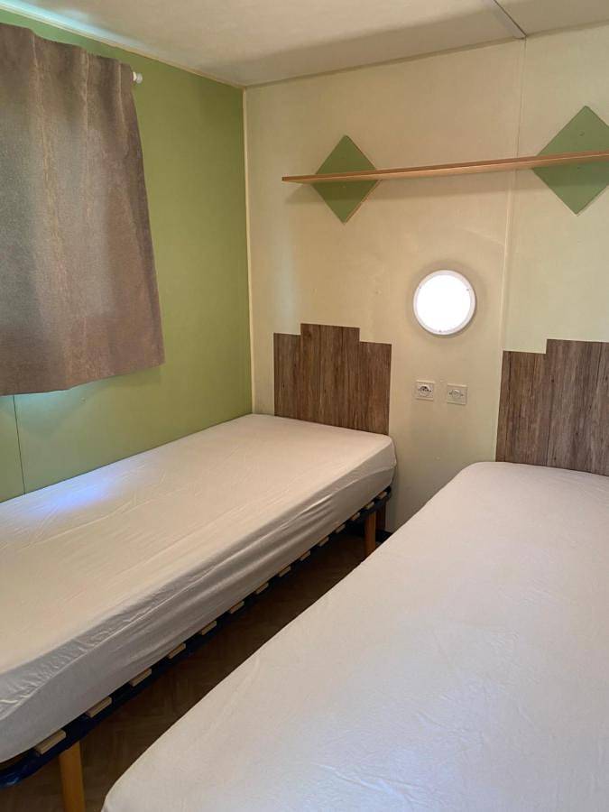 Camping pour 4 personnes, avec vue ainsi que jardin et piscine en Corrèze - 2