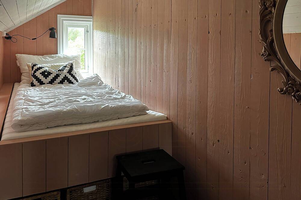 Traditioneller Bauernhof im Südland mit Anlegestelle am Vegår in Vegårshei