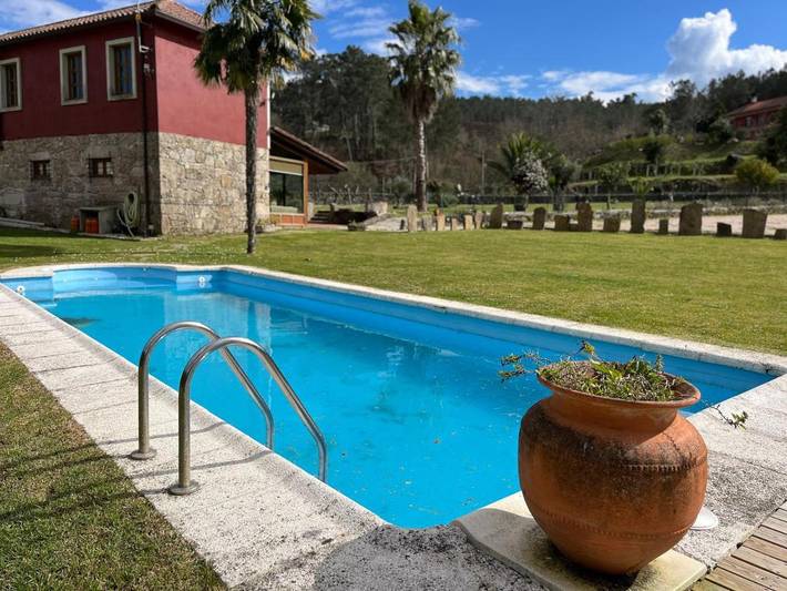 Location de vacances pour 12 personnes, avec piscine ainsi que vue et jardin à A Cañiza - 2