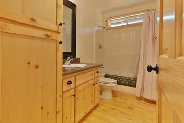 Log Cabin for 8 Guests in Shaver Lake, Kings Canyon National Park, Picture 1