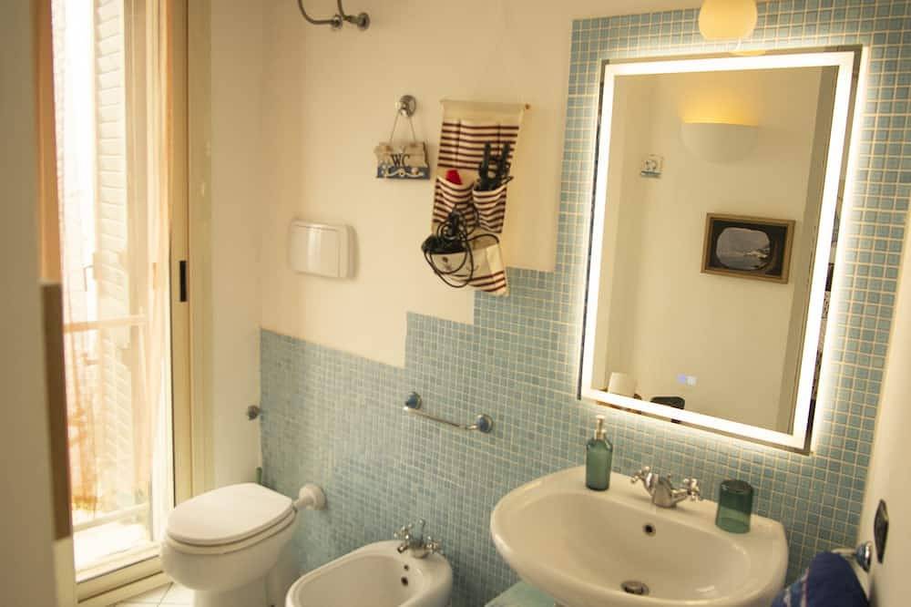 Romantische Villa für 2 Personen, mit Blick auf das Meer, in einer natürlichen Klippe. in Furore, Sorrento Coast
