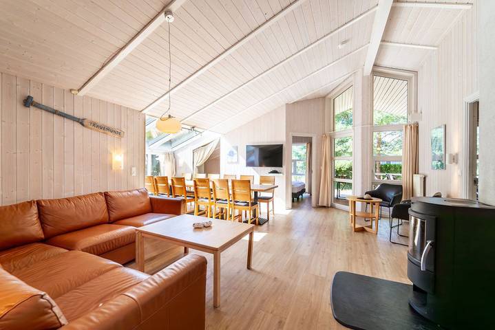 Ferienhaus für 12 Personen, mit Whirlpool und Terrasse sowie Garten und Sauna in Travemünde