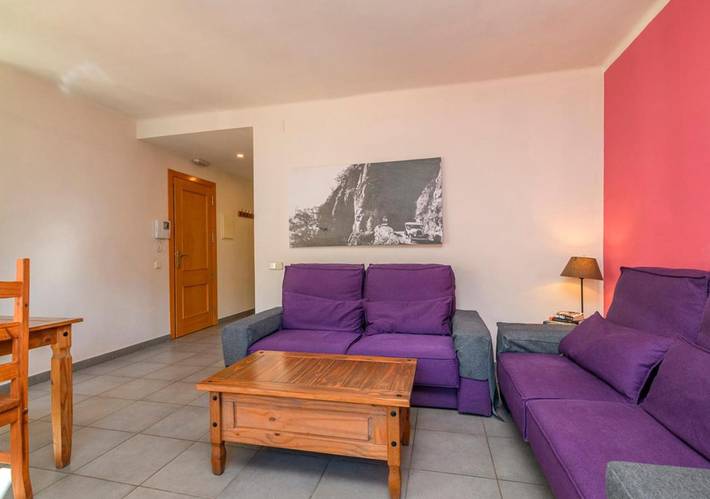 Apartamento de vacaciones para 6 personas, con terraza además de vistas y piscina en Valles Oriental - 2