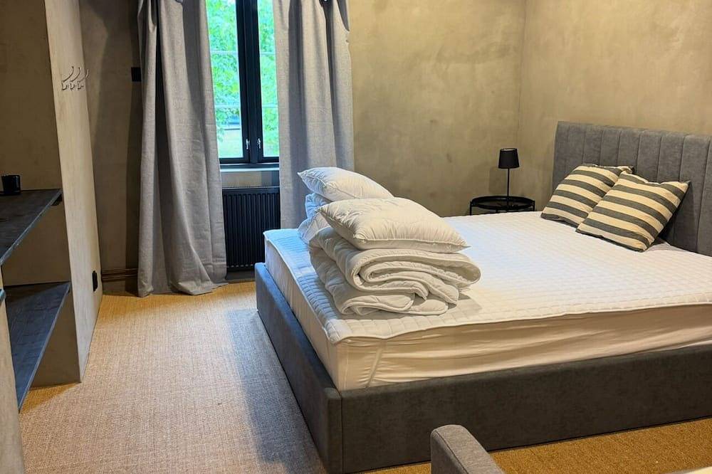 Ganze Wohnung, Lotus Hill holiday home in Båstad. Close to center, beach and forest. in Bastad, Skane