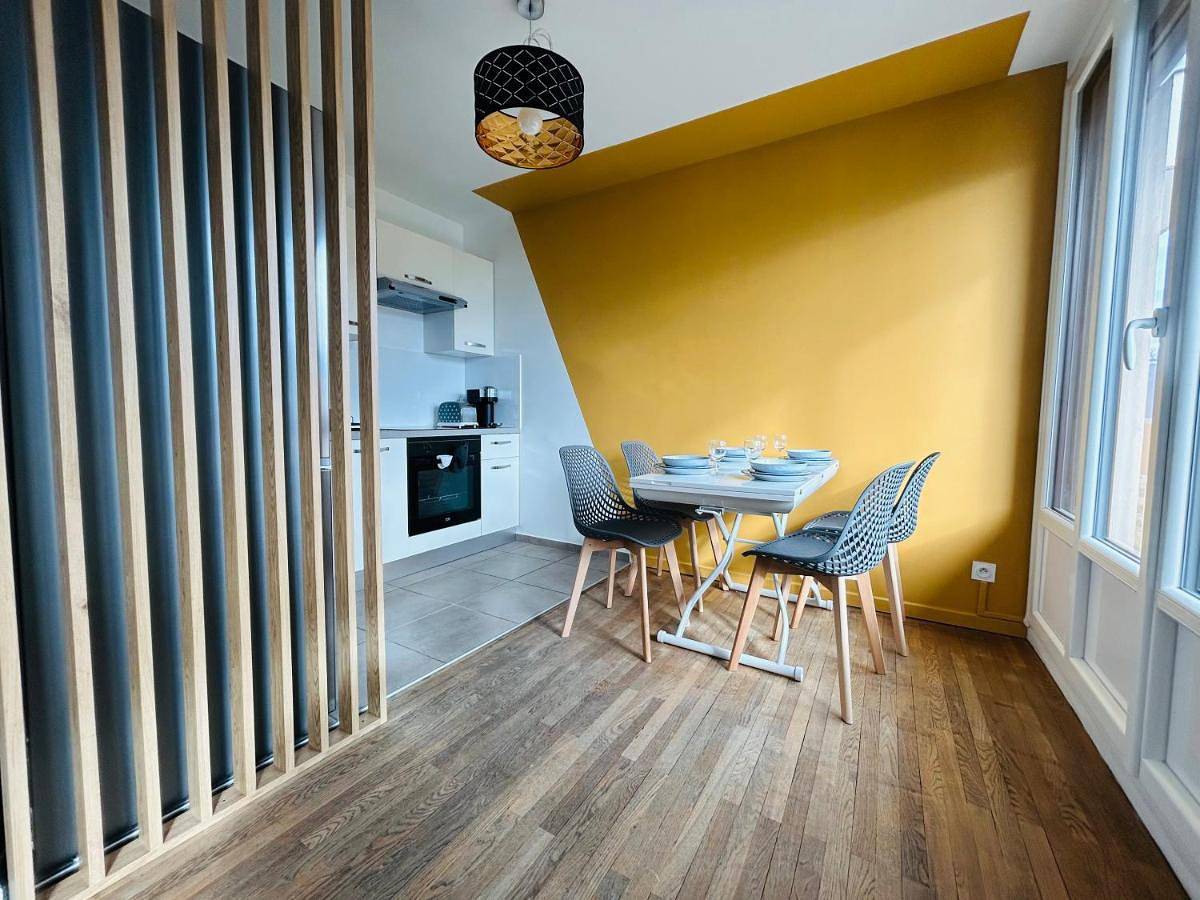Appartement entier, Appartement Bellevue - T2 vue montagne - calme - parking gratuit - 4 personnes in Meylan, Isère