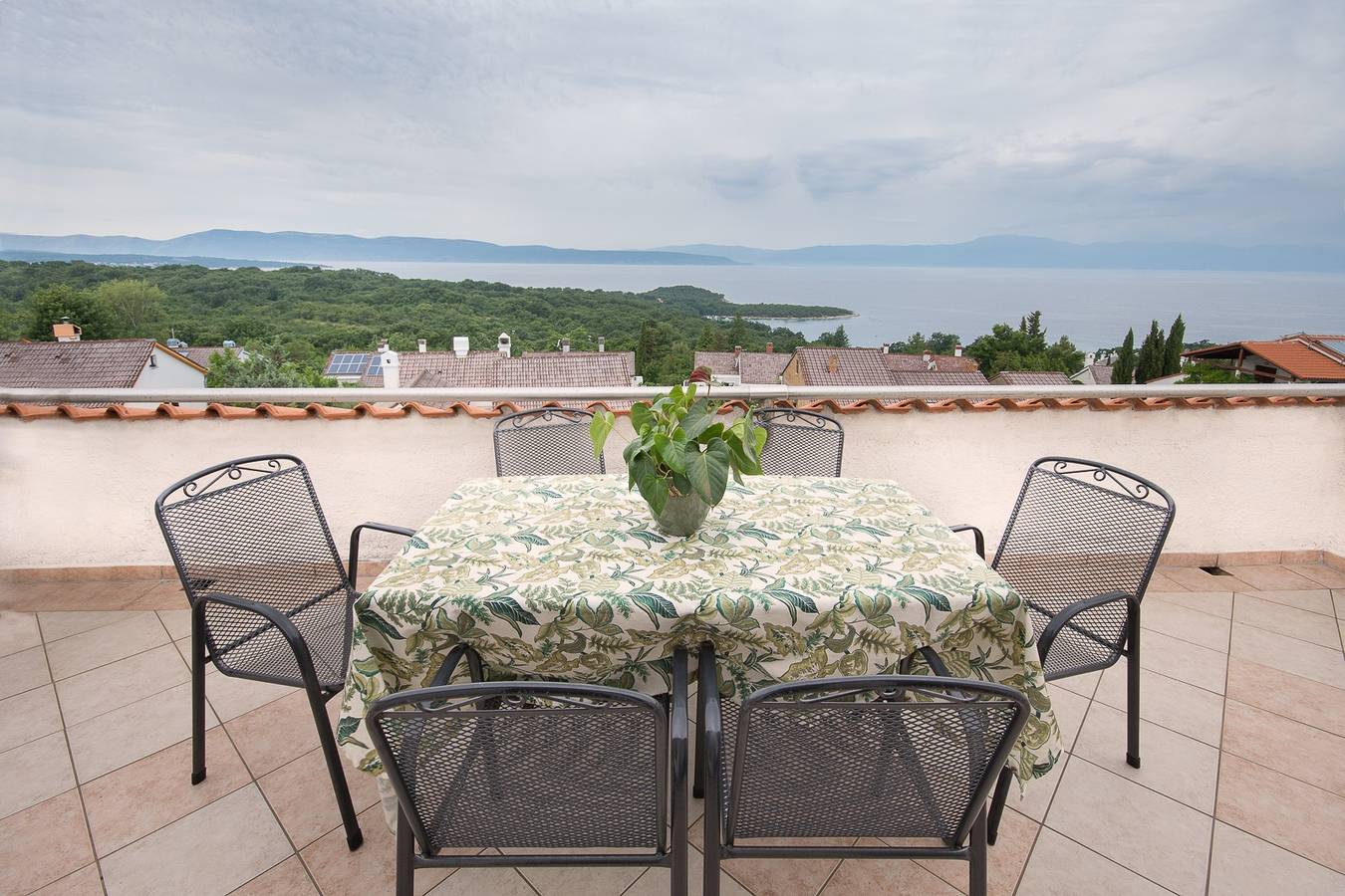 Ganze Wohnung, 2-Zimmer-Ferienwohnung mit Terrasse und Meerblick Njivice, Krk A-5427-b in Njivice, Krk