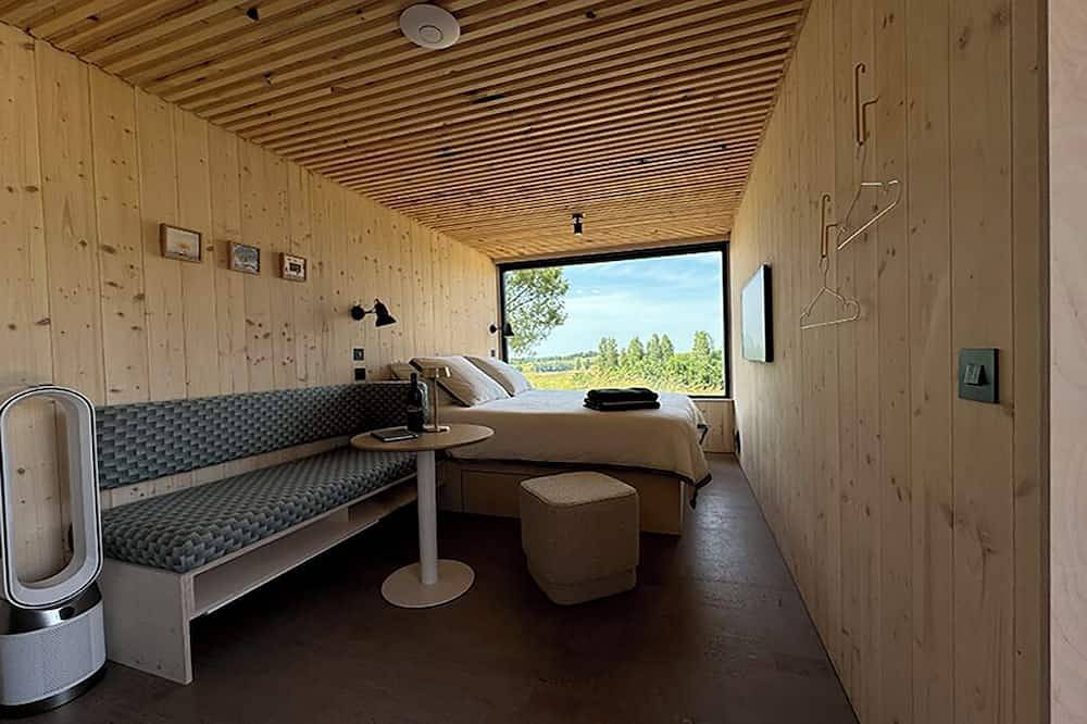 Unique & tranquil vineyard cabin getaway in Berson, Región de Blaye