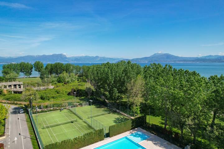 Gîte pour 3 personnes, avec piscine ainsi que terrasse et jardin à Sirmione - 2