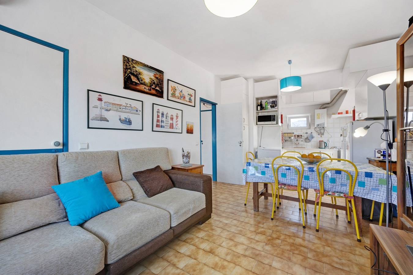 Entire apartment, 'Casa dos Netos Netos' with Sea View, Wi-Fi and Air Conditioning in Praia do Burgau, Parque Natural do Sudoeste Alentejano e Costa Vicentina