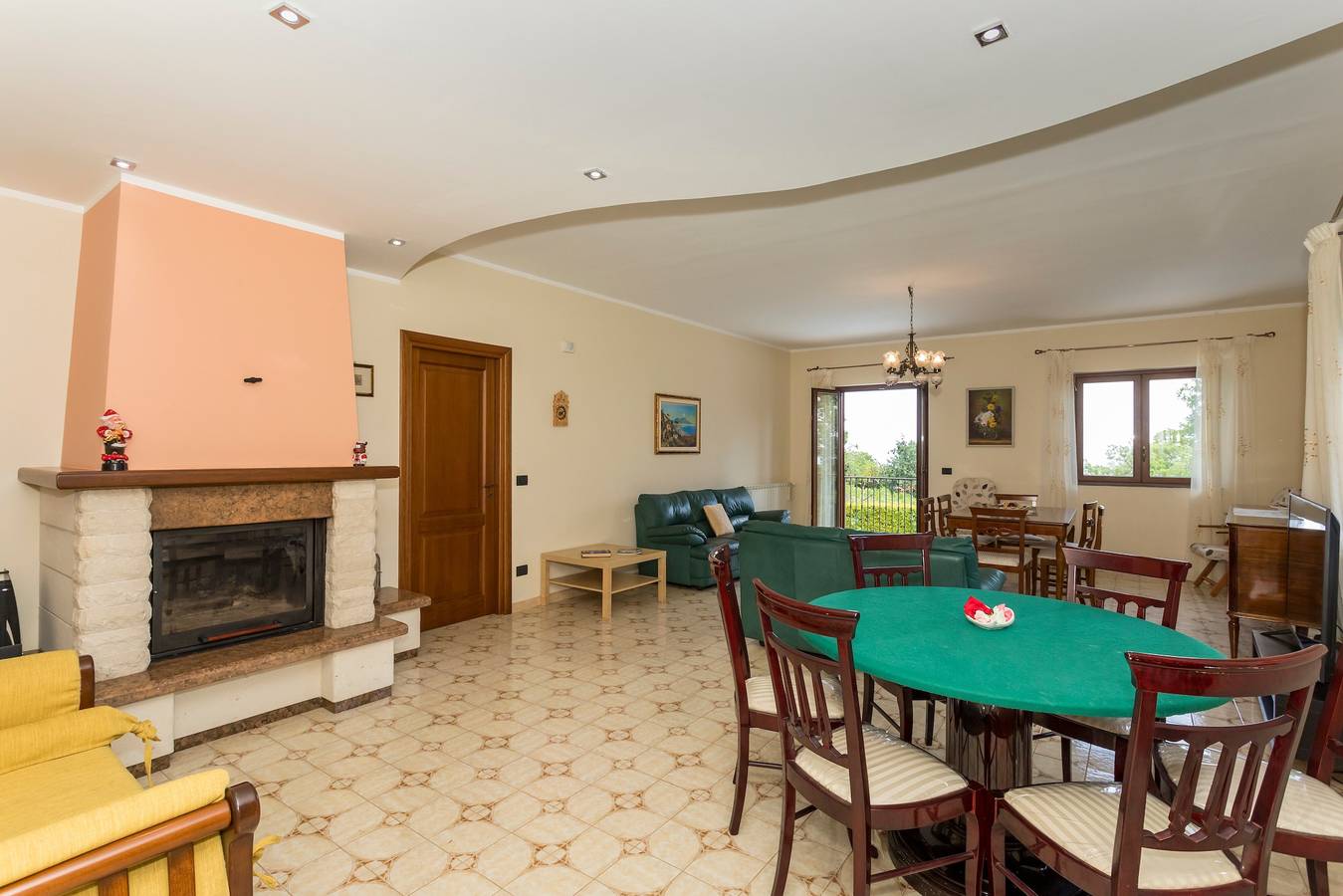 Villa Sara sull'Etna con piscina privata, idromassaggio e Wi-Fi in Viagrande, Etna