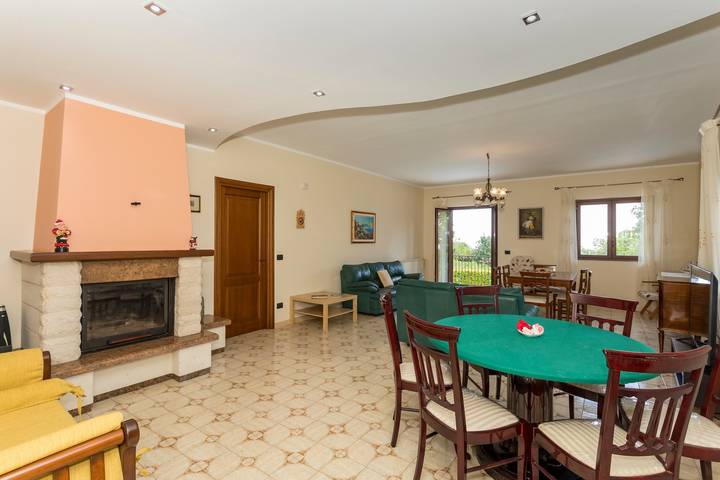 Villa Sara sull'Etna mit privatem Pool, Whirlpool und Wlan in Viagrande, Ätna