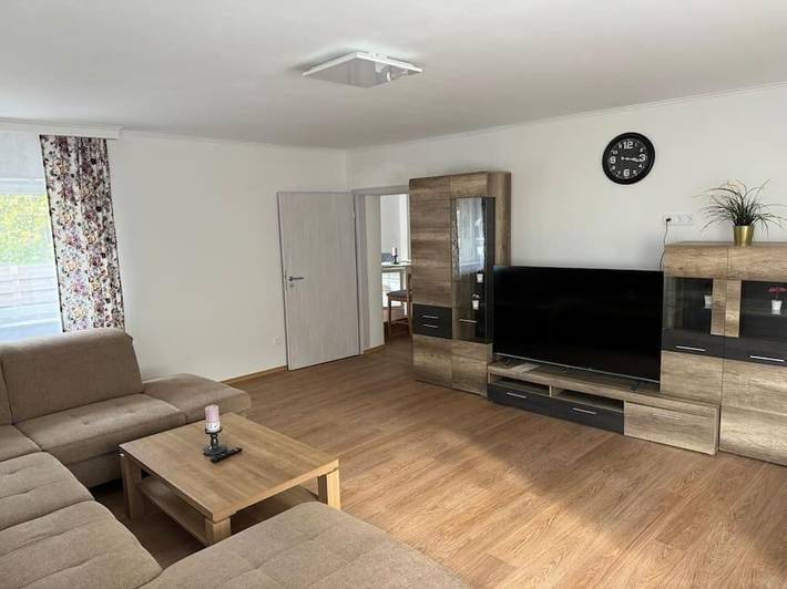 Ferienwohnung für 9 Personen, mit Balkon und Terrasse sowie Garten und Ausblick