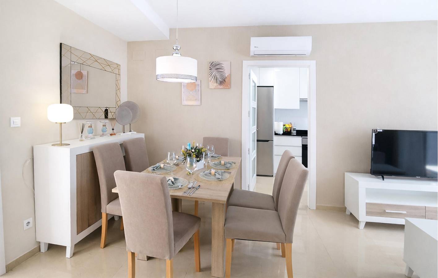 Apartamento vacacional entero, Encantador apartamento de 2 dormitorios con piscina, garaje y terraza cerca de Playa Cudolà in Cabanes, Costa del Azahar