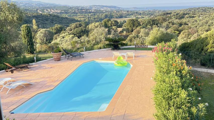 Gîte pour 4 personnes, avec Terrasse et Jardin ainsi que Piscine et Vue à Bastelicaccia