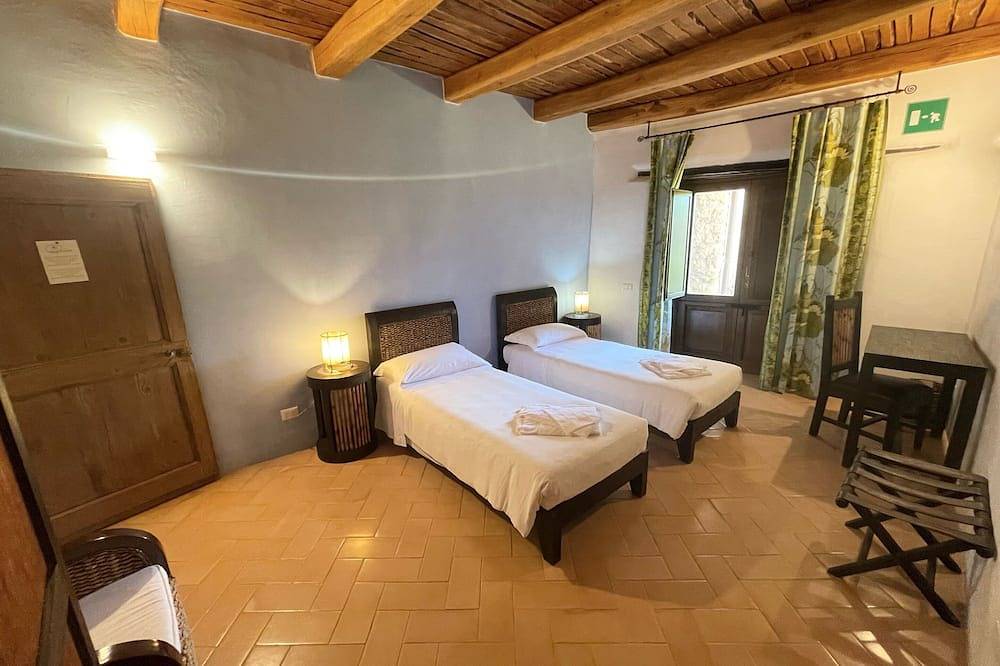 Spoleto Tranquilita + Pool. Sleeps 20, Wifi. Extensive Private Grounds in Spoleto, Perugia Province