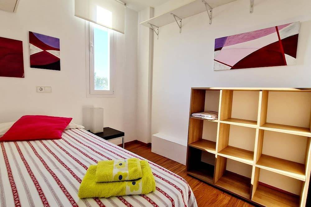 Ganze Wohnung, Peaceful Stay with Sea Views and Parking. 2 Bedroom Apartment in Cala Major in Cala Major, Palma