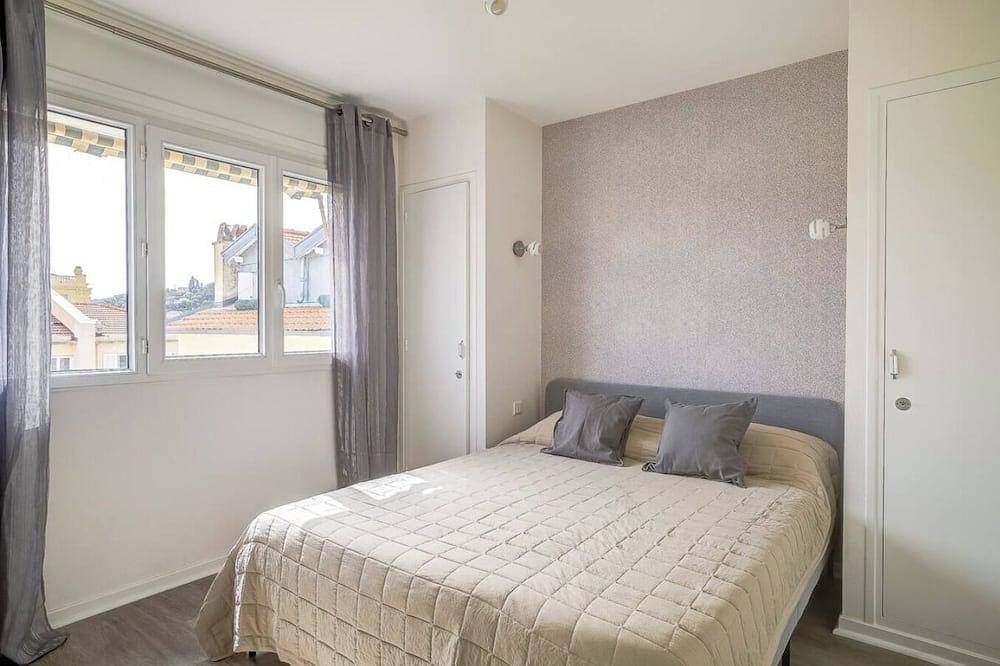 Hel lägenhet, Spacious 2 Bedroom, Heart of Beaulieu w Parking in Beaulieu-sur-Mer, Nice region
