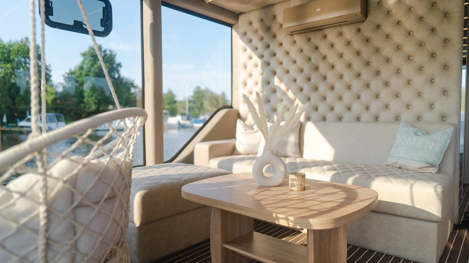 Hausboot 'Hafensuite in Templin Uckermark' mit Seeblick, Wlan und Klimaanlage in Templin, Barnimerland Region