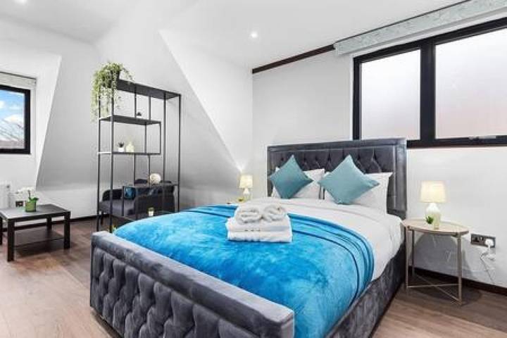 Glamping for 2 people, child-friendly in London