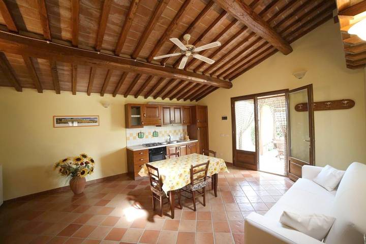 Ferienwohnung für 4 Personen, mit Garten und Ausblick sowie Pool, mit Haustier in Castagneto Carducci