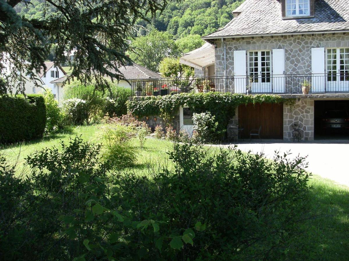 Appartement entier, Studio Apartment in Vic-sur-Cère, Région d'Aurillac